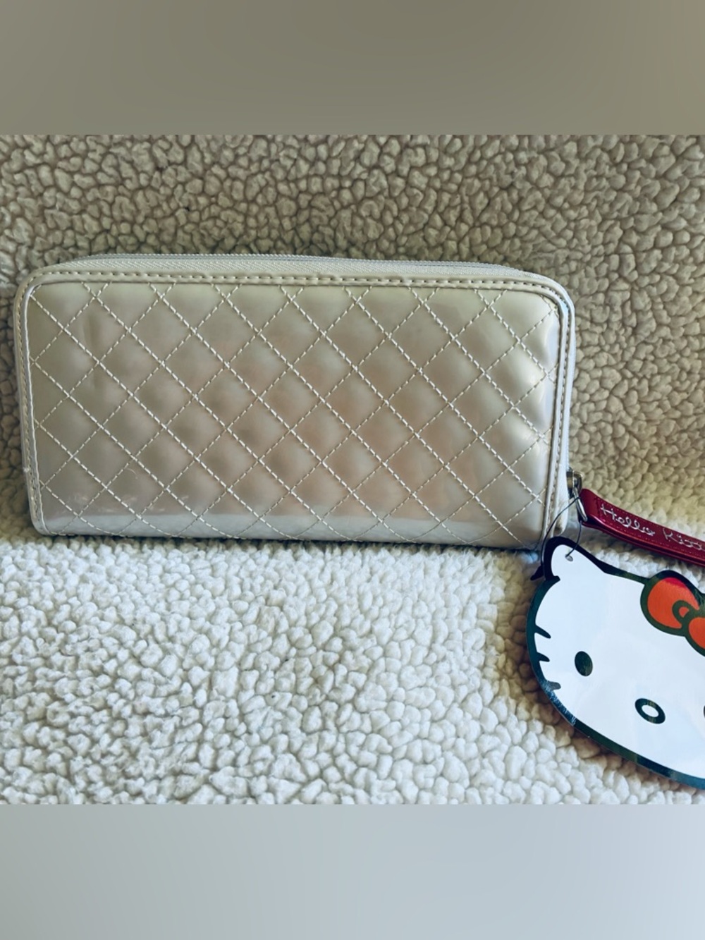 NWT! Loungefly Hello Kitty Quilted Zip Around Wallet White with Red Bow Accent - Picture 8 of 16
